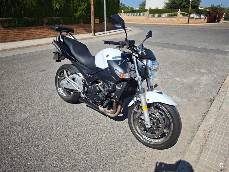 Suzuki GSR 600 – Vista 2
