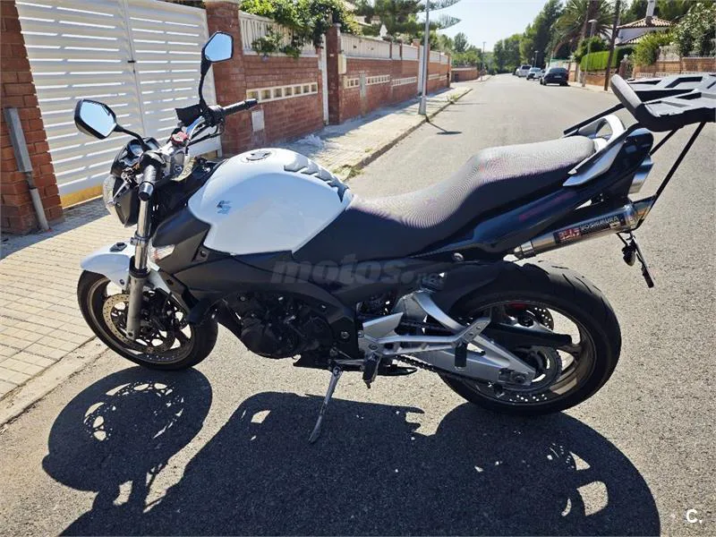 Suzuki GSR 600 – Vista 9