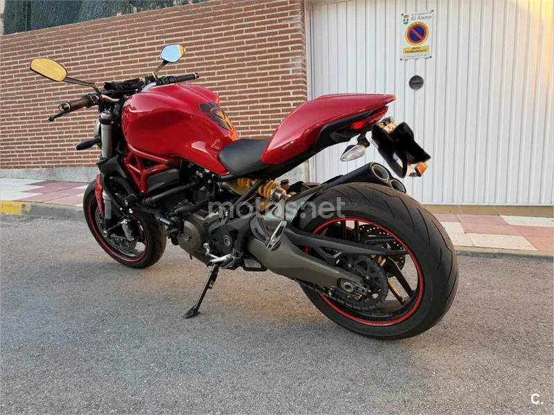Ducati Monster 821 – Vista 2