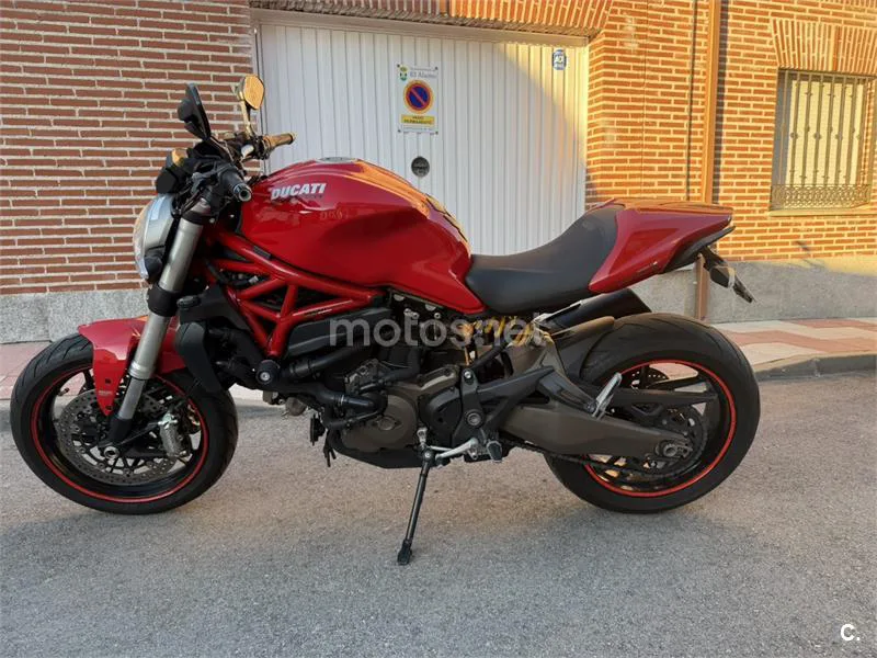 Ducati Monster 821 – Vista 3
