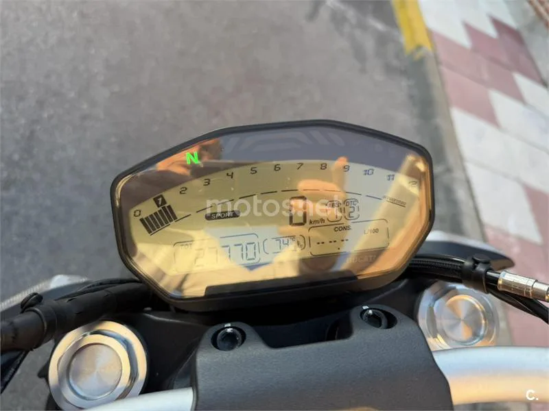 Ducati Monster 821 – Vista 7