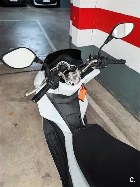 Honda PCX 125 – Vista 3