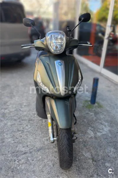 Piaggio Beverly 300 – Vista 4