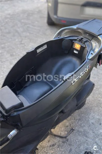 Piaggio Beverly 300 – Vista 9
