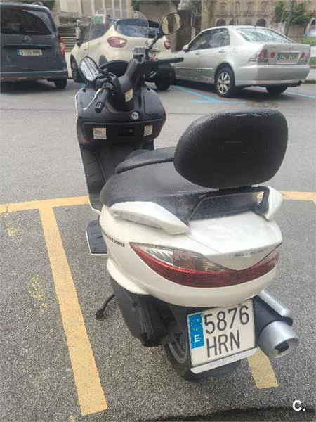Suzuki Burgman 200 – Vista 3