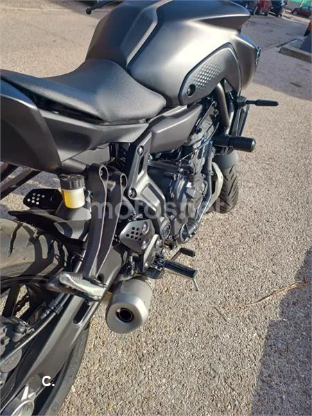 Yamaha MT-07 – Vista 13