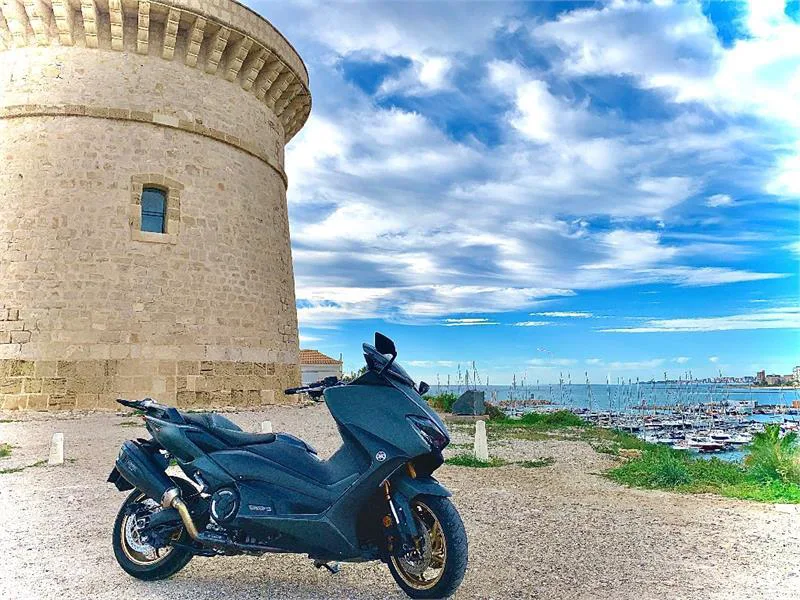 Yamaha TMAX 560 – Vista 2