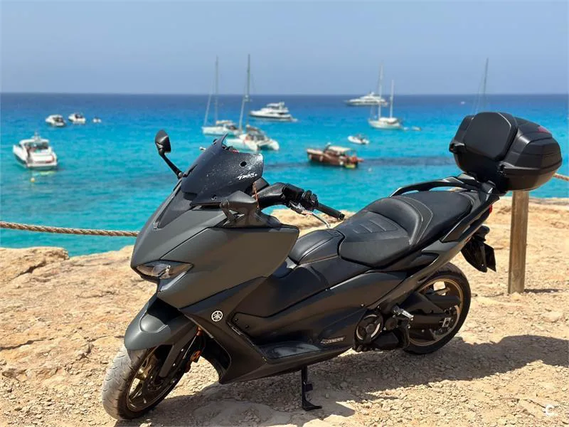 Yamaha TMAX 560 – Vista 3