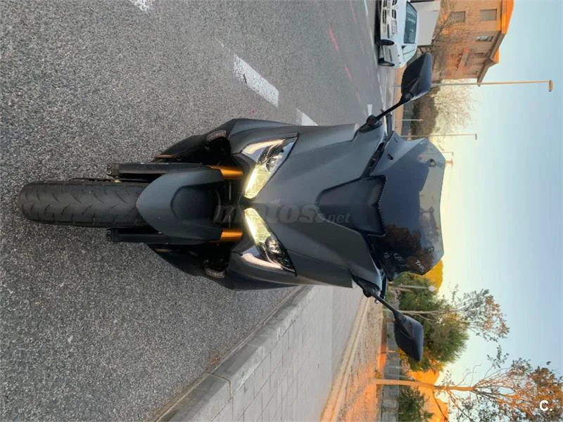 Yamaha TMAX 560 – Vista 9