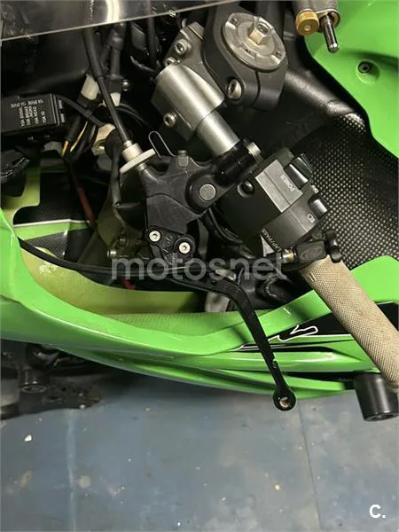 Kawasaki ZX-10R – Vista 4