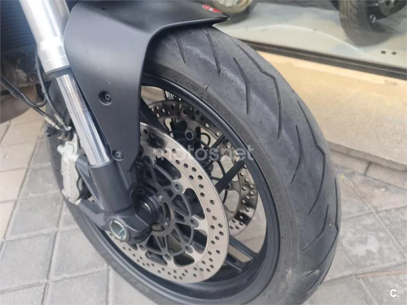 Ducati Monster 821 – Vista 19