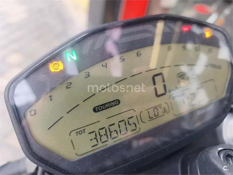 Ducati Monster 821 – Vista 3
