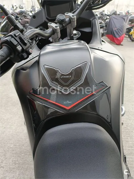 Honda XL 750 Transalp – Vista 3
