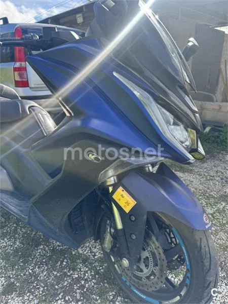 Kymco AK 550 – Vista 3