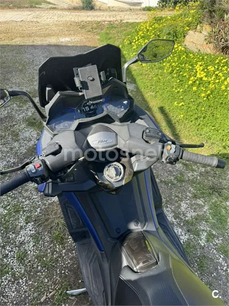 Kymco AK 550 – Vista 5