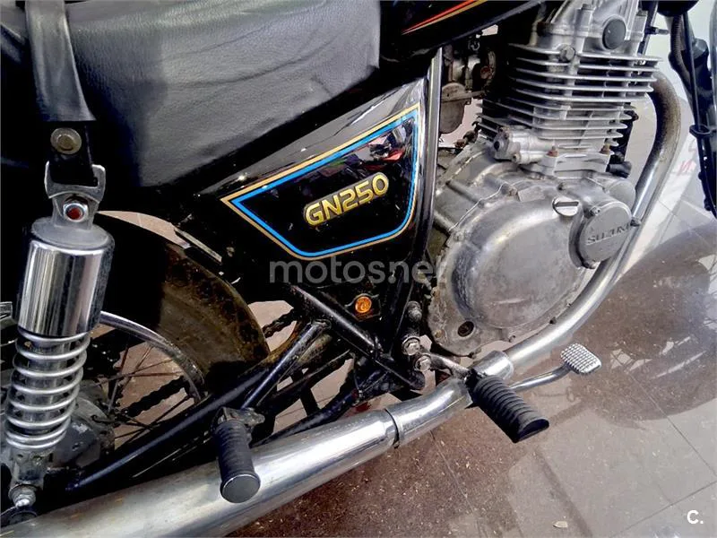 Suzuki GN250 - Vista 13