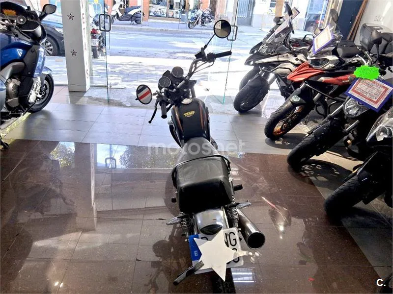 Suzuki GN250 - Vista 6