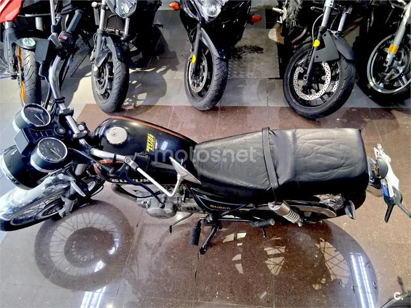 Suzuki GN250 - Vista 7