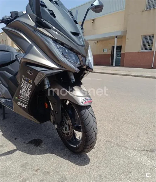 Kymco AK 550 – Vista 3