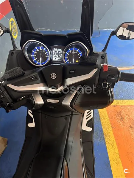 Yamaha TMAX – Vista 5