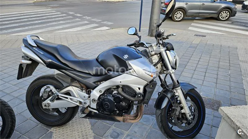 Suzuki GSR 600 – Vista 4