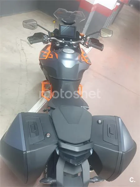 KTM 1290 Super Duke GT – Vista 4