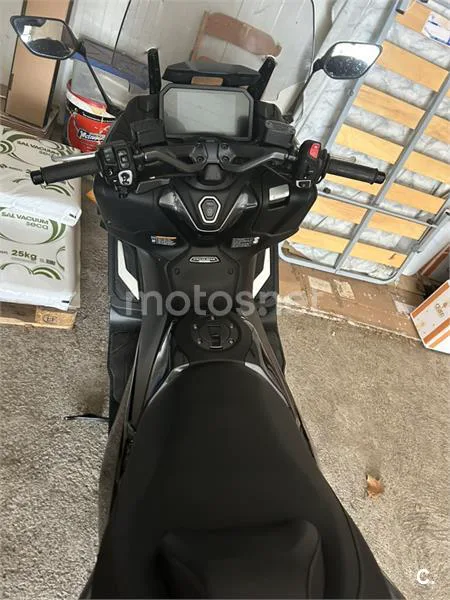 Yamaha TMAX – Vista 2