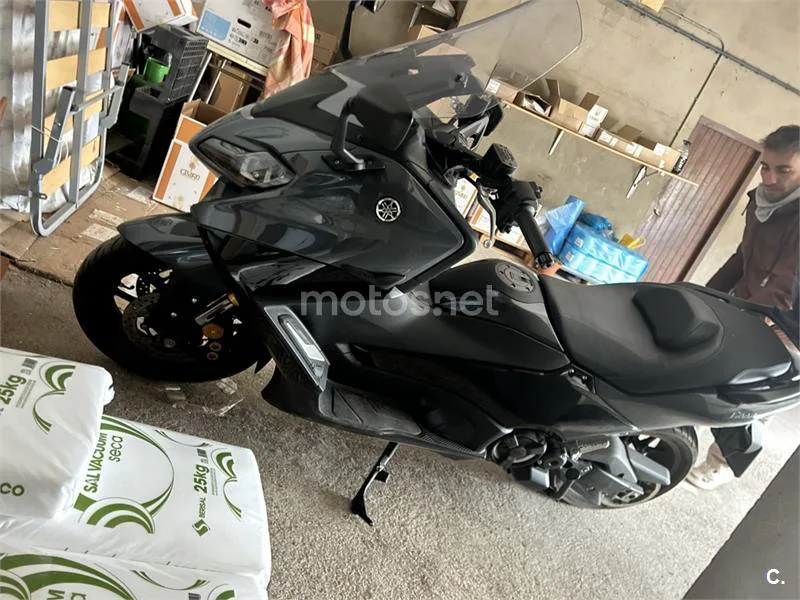 Yamaha TMAX – Vista 3
