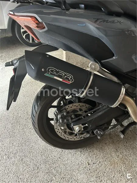 Yamaha TMAX – Vista 4