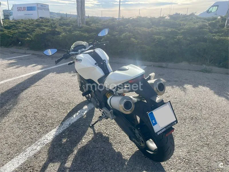 Ducati Monster 696 – Vista 3