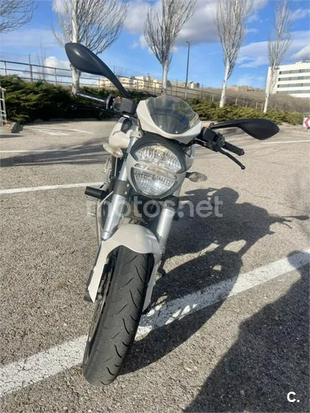 Ducati Monster 696 – Vista 4
