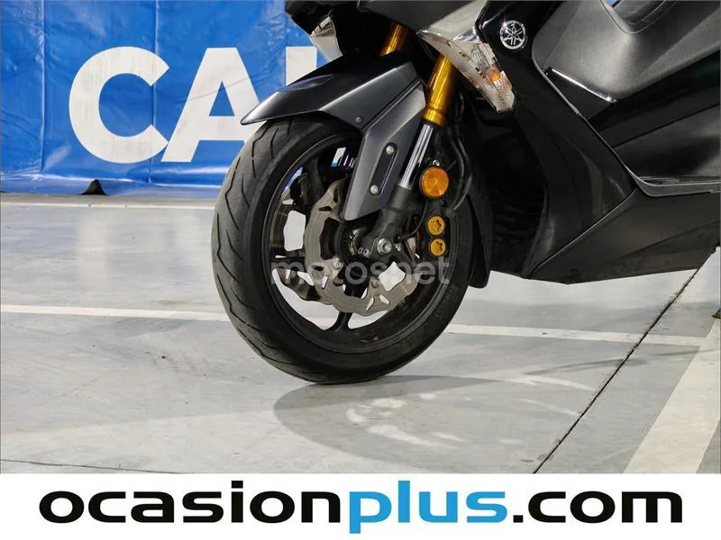 Yamaha TMAX – Vista 17