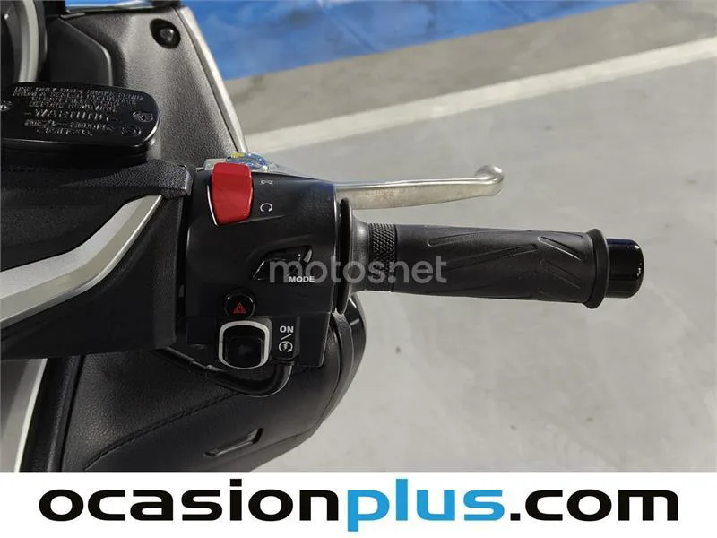 Yamaha TMAX – Vista 10