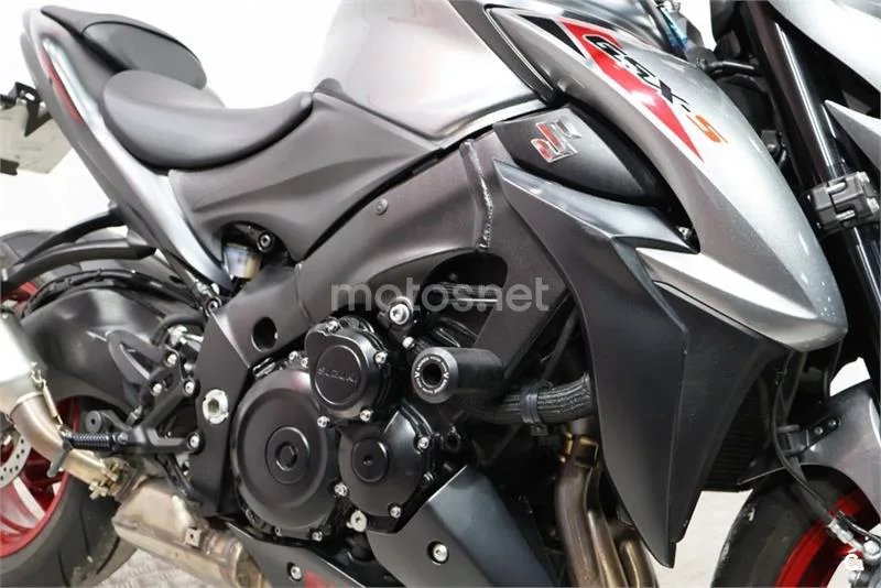 Suzuki GSX-S – Vista 12
