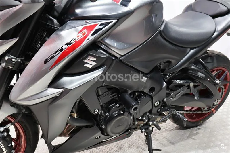 Suzuki GSX-S – Vista 13