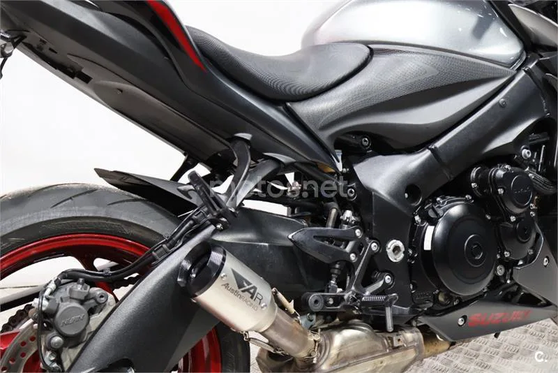 Suzuki GSX-S – Vista 15
