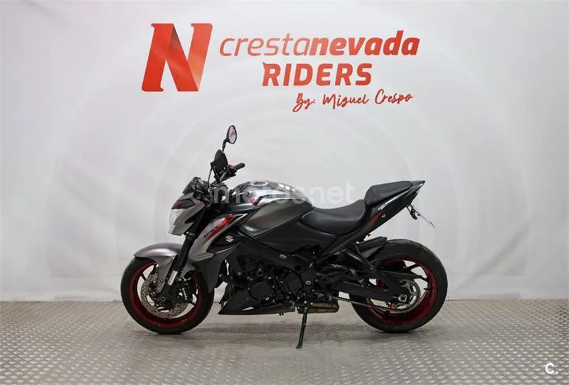 Suzuki GSX-S – Vista 3