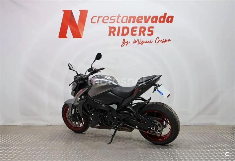 Suzuki GSX-S – Vista 10