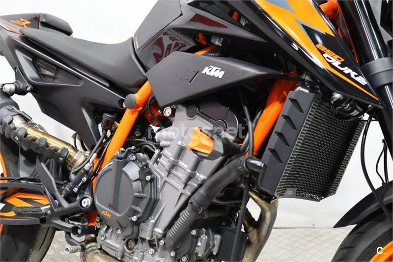 KTM 890 – Vista 12