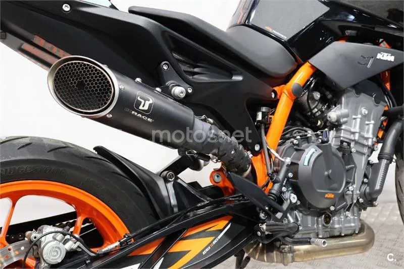 KTM 890 – Vista 15