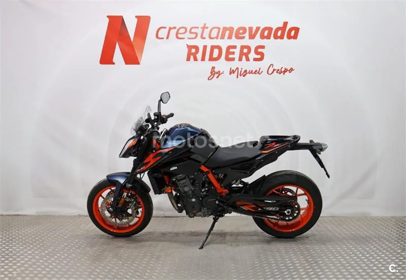 KTM 890 – Vista 3