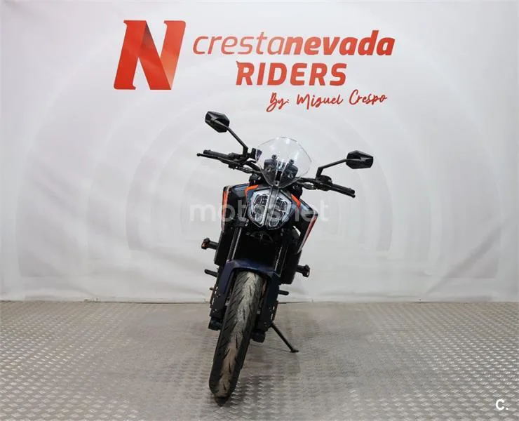 KTM 890 – Vista 5