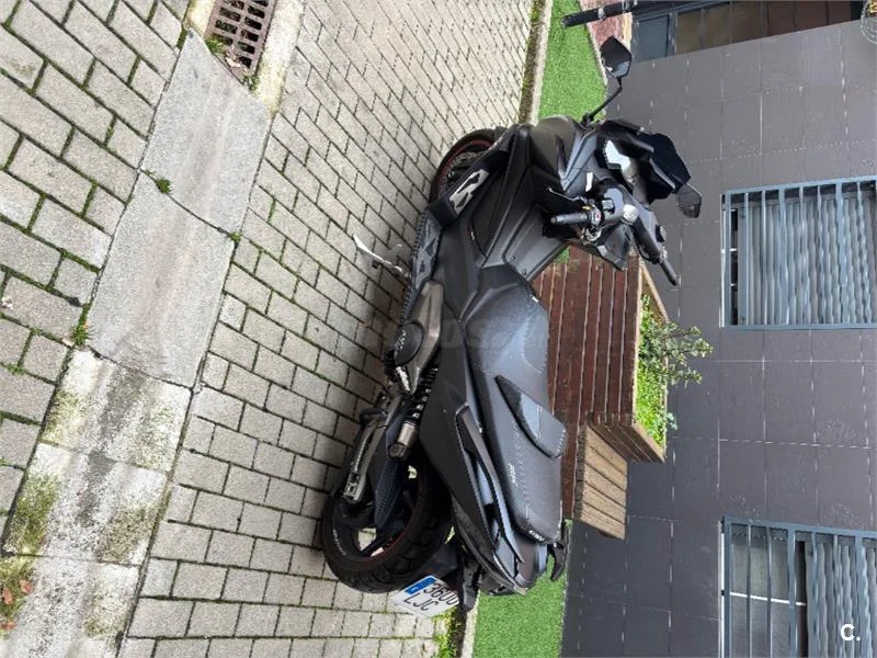 Kymco AK 550 – Vista 2