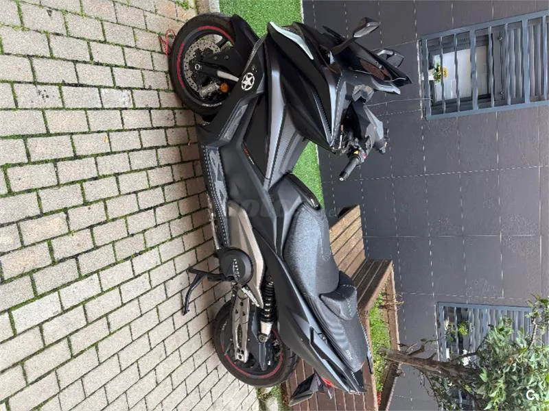 Kymco AK 550 – Vista 4