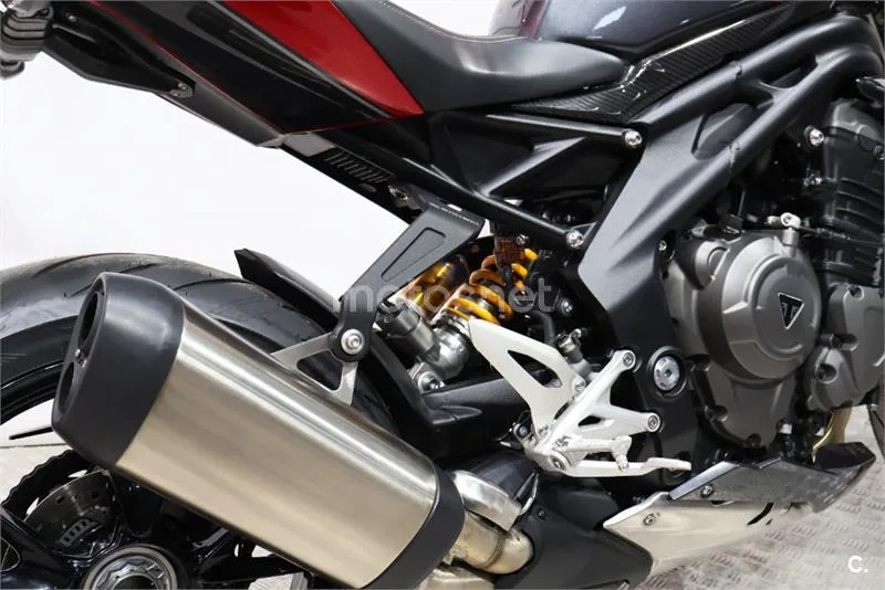 Triumph Speed Triple – Vista 15