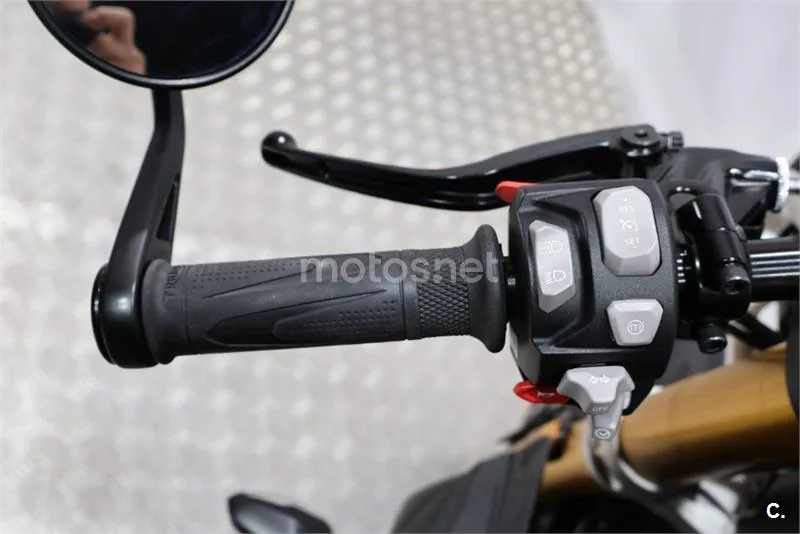 Triumph Speed Triple – Vista 8