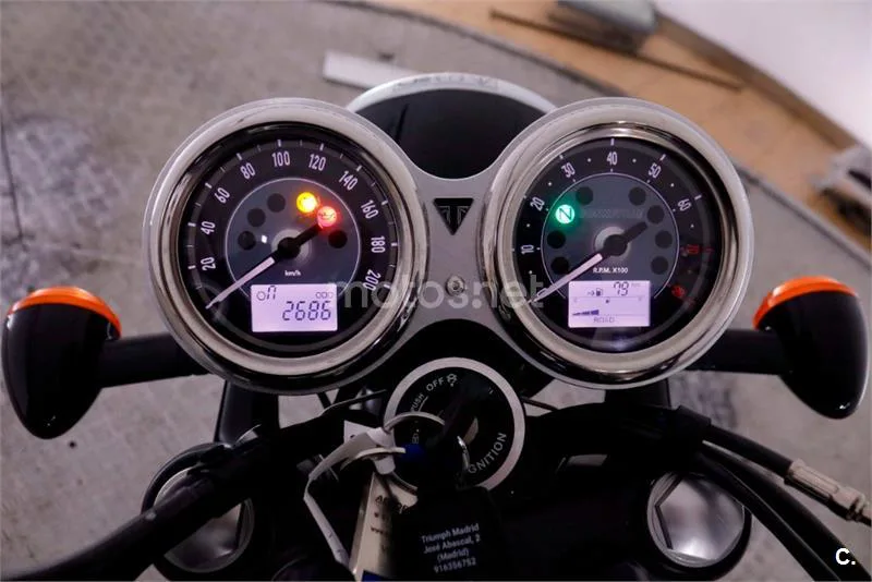 Triumph Bonneville T100 – Vista 10