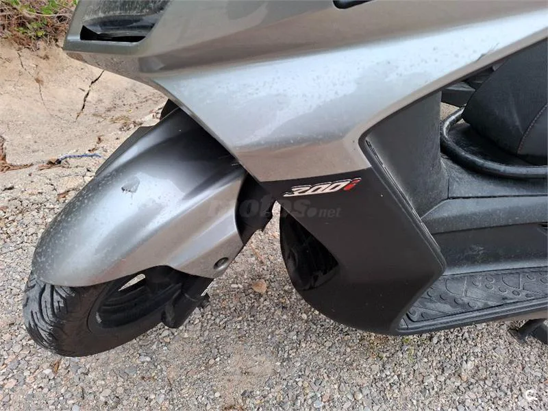 Kymco Super Dink 300i – Vista 3