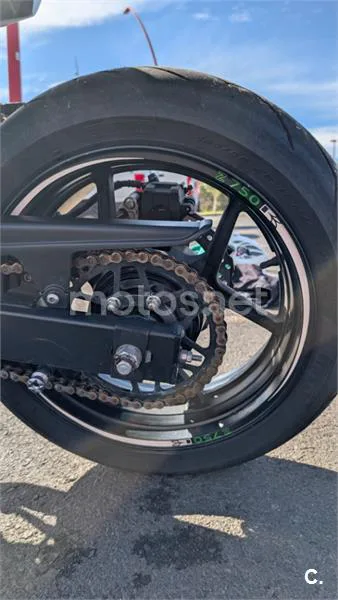 Kawasaki Z 750 – Vista 2