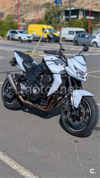 Kawasaki Z 750 – Vista 11